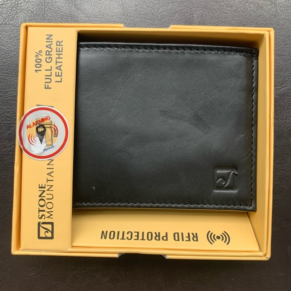 New in Box Stone Mountain traveller Wallet black leather passcase RFID list $50 - Picture 2 of 5
